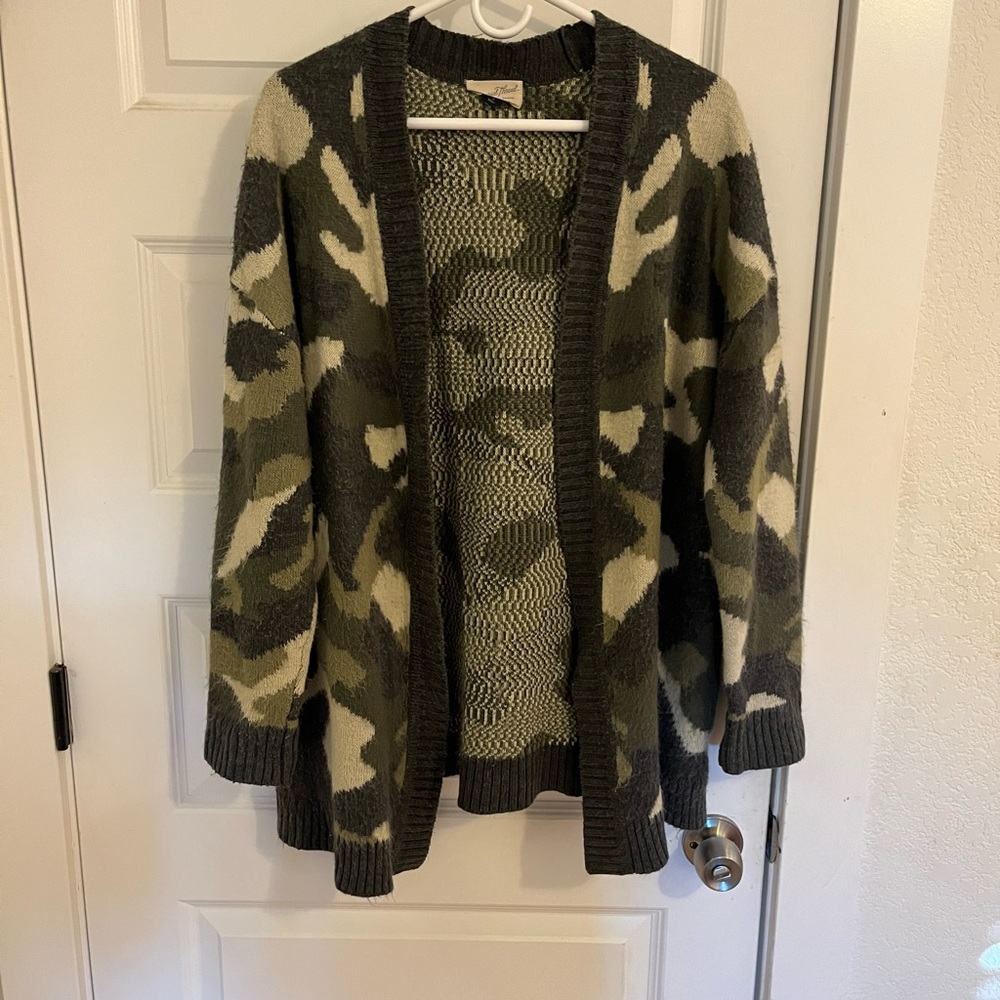 Universal Thread camo open front long cardigan size M